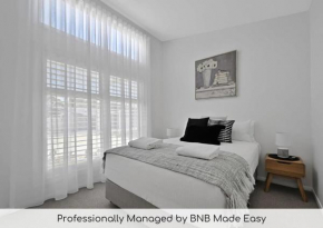 The Elm Apartments - The Black & White Room